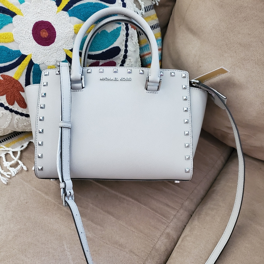 NWT Michael Kors medium selma stud cement color